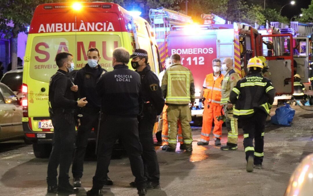 Un incendio en una vivienda de Alicante deja seis heridos leves por inhalación de humo