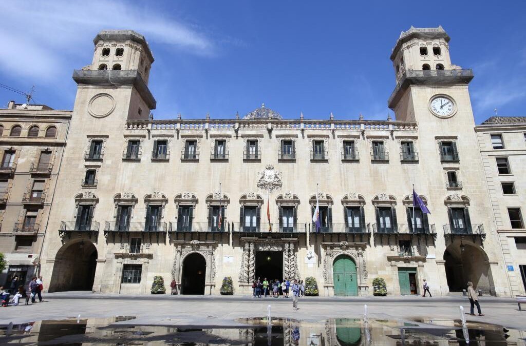 Urbanismo inicia los trámites para reformar el Palacio Consistorial de Alicante