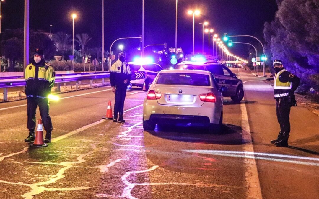 La Policía Local disuelve cuatro botellones en Alicante durante la semana