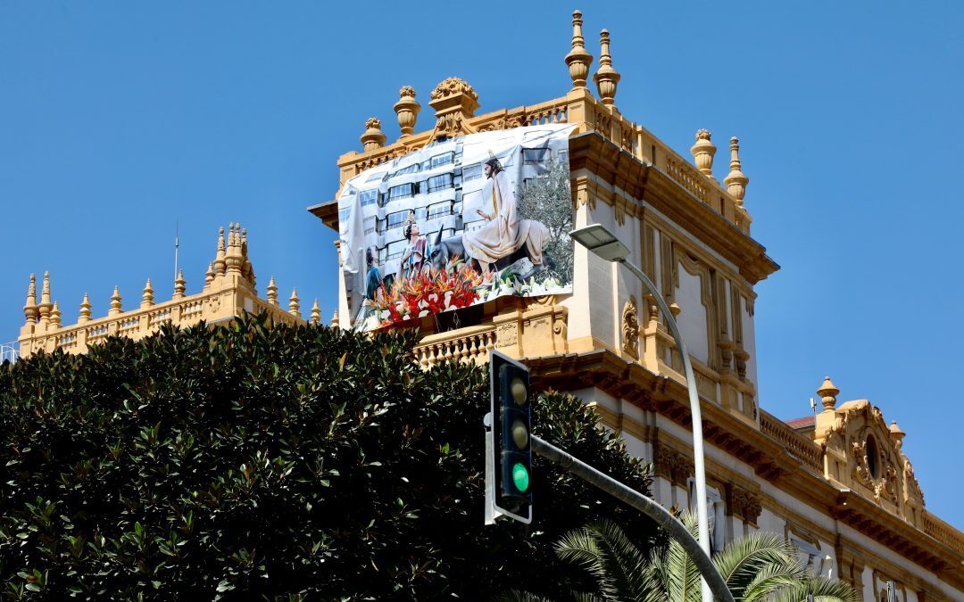 El paso de Jesús Triunfante La Burrita en la Diputación de Alicante como homenaje a la Semana Santa