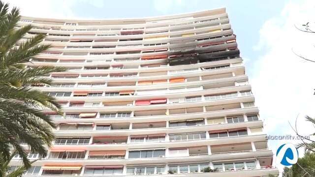 Un violento incendio en una vivienda Alicante hiere a varios bomberos heridos y obliga al rescate de cuatro vecinos