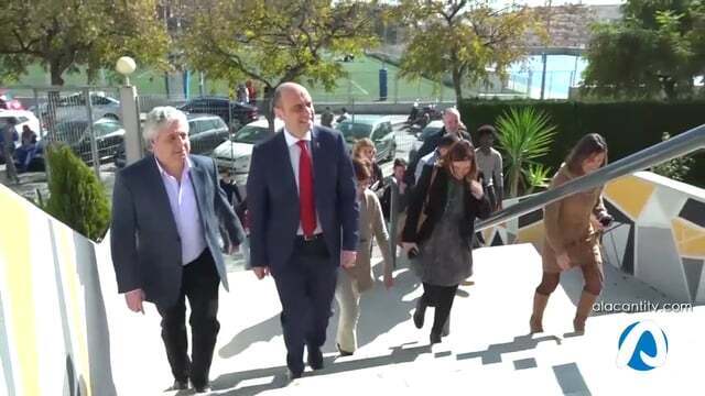 Los socios del tripartito piden al alcalde que rectifique su decisión de despedir a una funcionaria interina