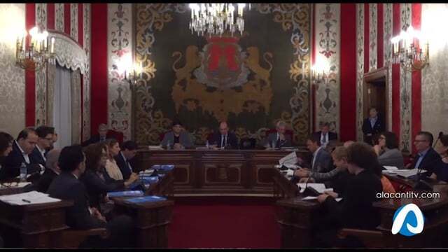 Duro enfrentamiento entre Echávarri y Barcala en el Pleno municipal de abril