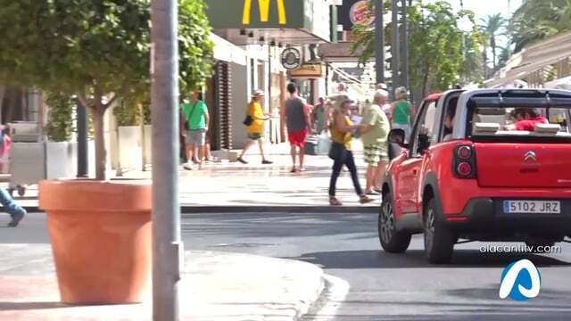 El Ayuntamiento comienza a colocar postes de recarga gratuitos de vehículos eléctricos