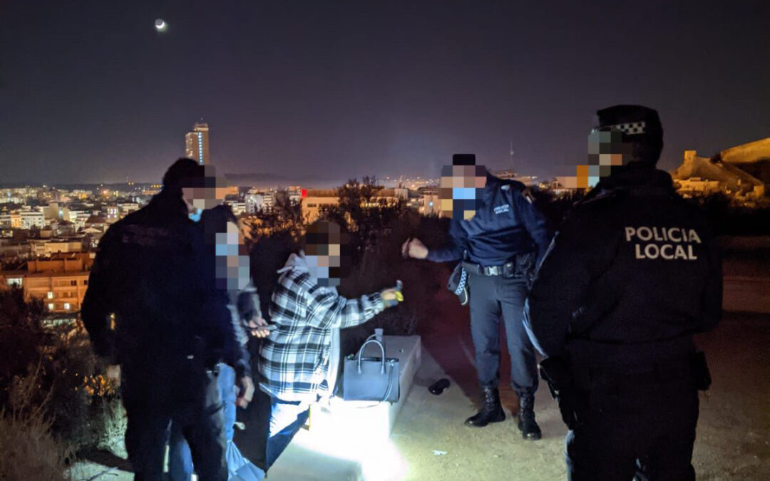 La Policía sanciona a cinco locales y disuelve cuatro botellones y siete fiestas en pisos