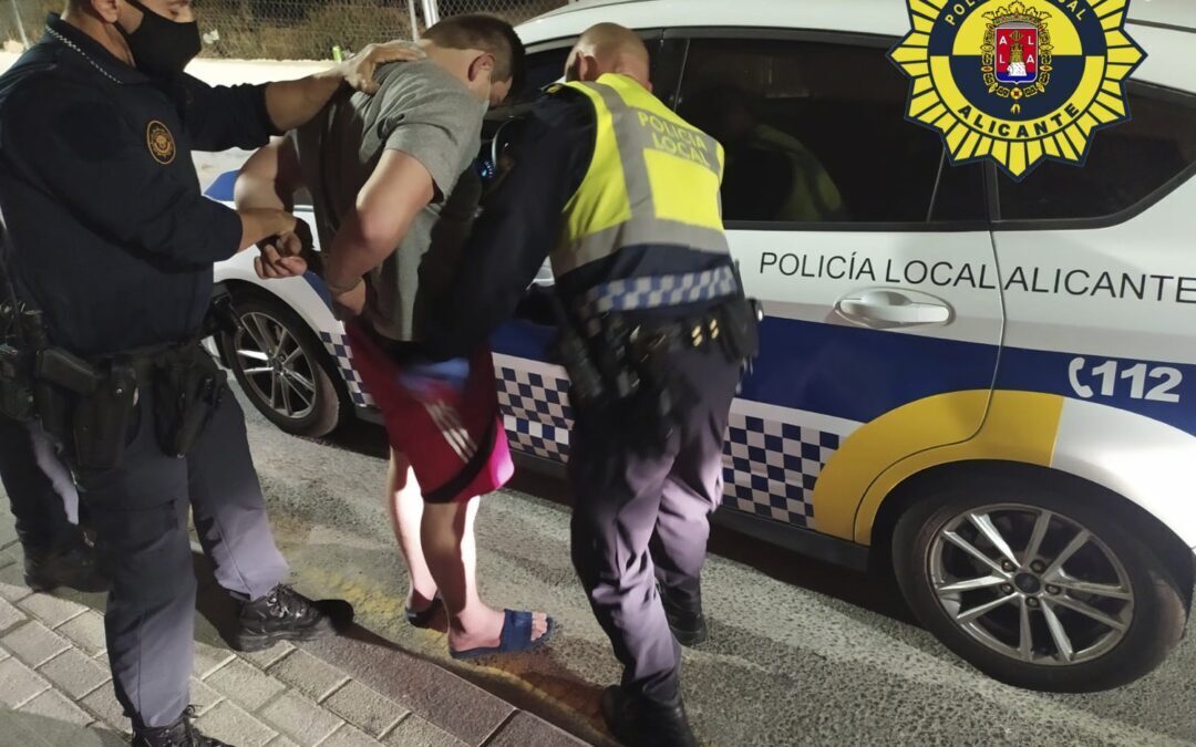 Detenido tras darse a la fuga y herir a dos agentes