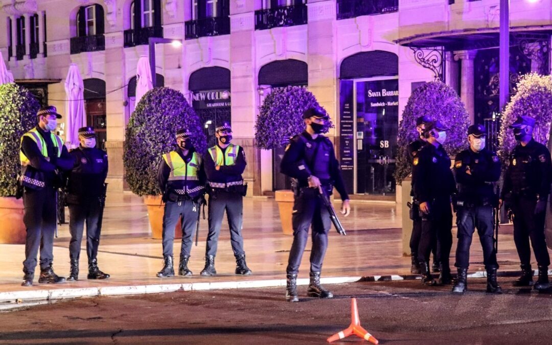 La Policía disuelve un botellón que celebraba una pedida de mano