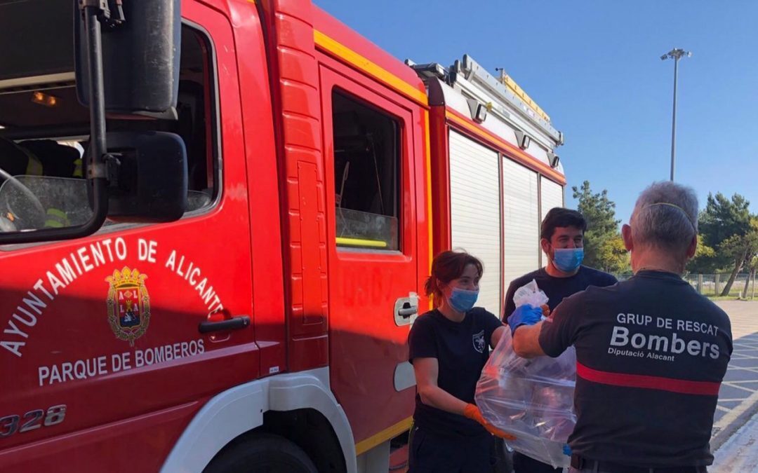 Los bomberos de Alicante llegan a toda España con la fabricación de sus 19.246 pantallas faciales y batas