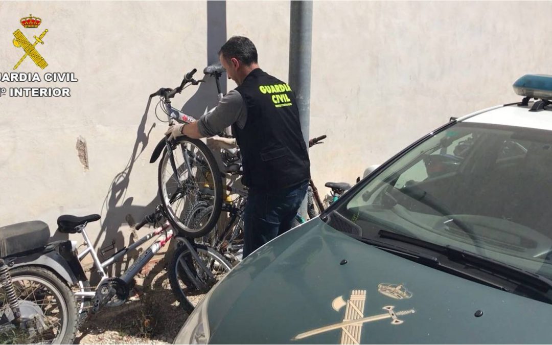 La Guardia Civil de San Juan de Alicante detiene a 5 hombres por robar bicicletas bajo pedido