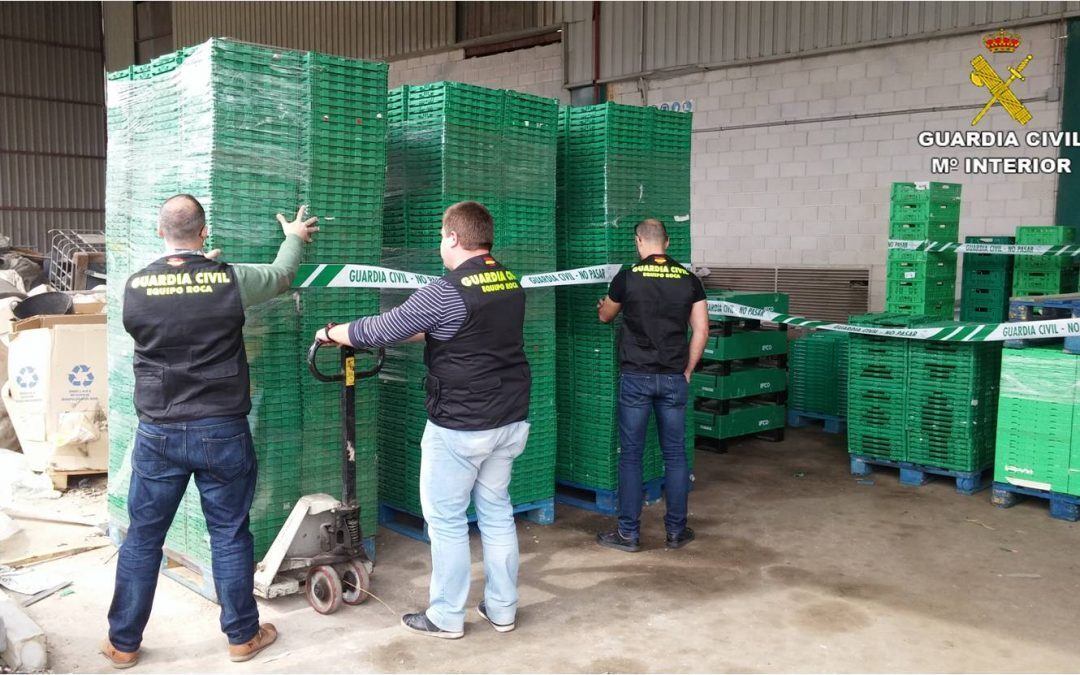 La Guardia Civil detiene a cuatro personas e investiga a otras cuatro, tras realizar la mayor incautación de cajas plásticas en la zona de Levante