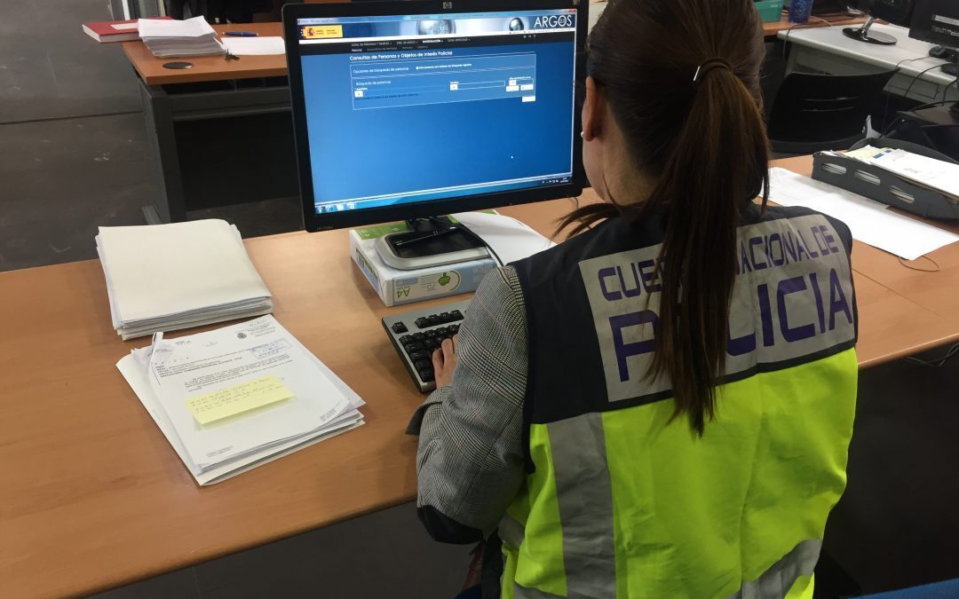 La Policía Nacional detiene en Alicante a una persona por realizar estafas múltiples a través de Internet