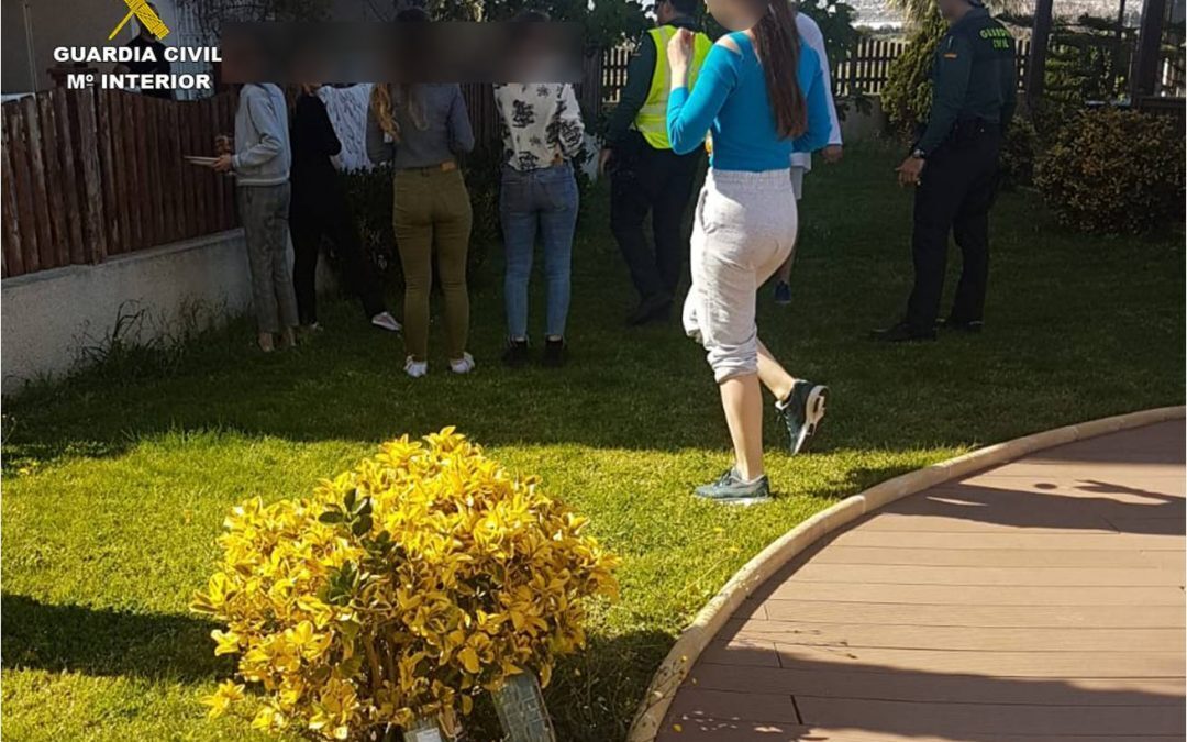 La Guardia Civil denuncia a siete jóvenes que estaban haciendo una barbacoa en Alicante