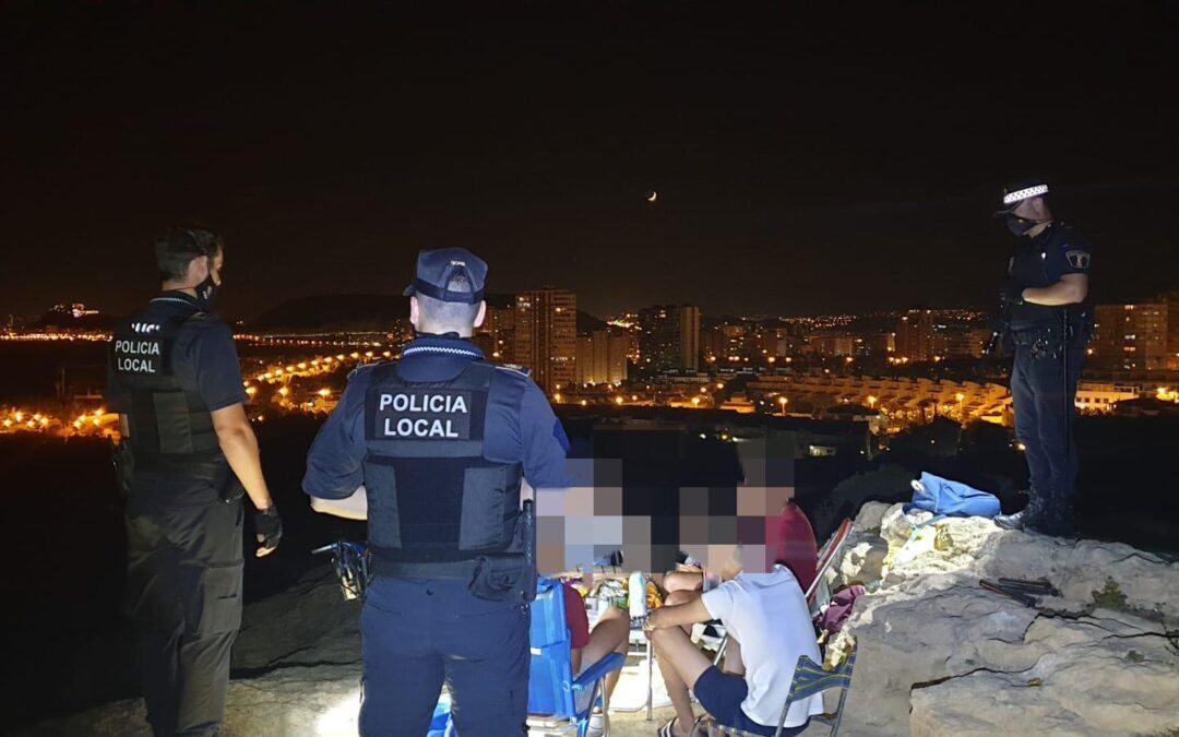 La Policía Local logra que desciendan las sanciones de botellón con controles nocturnos fijos