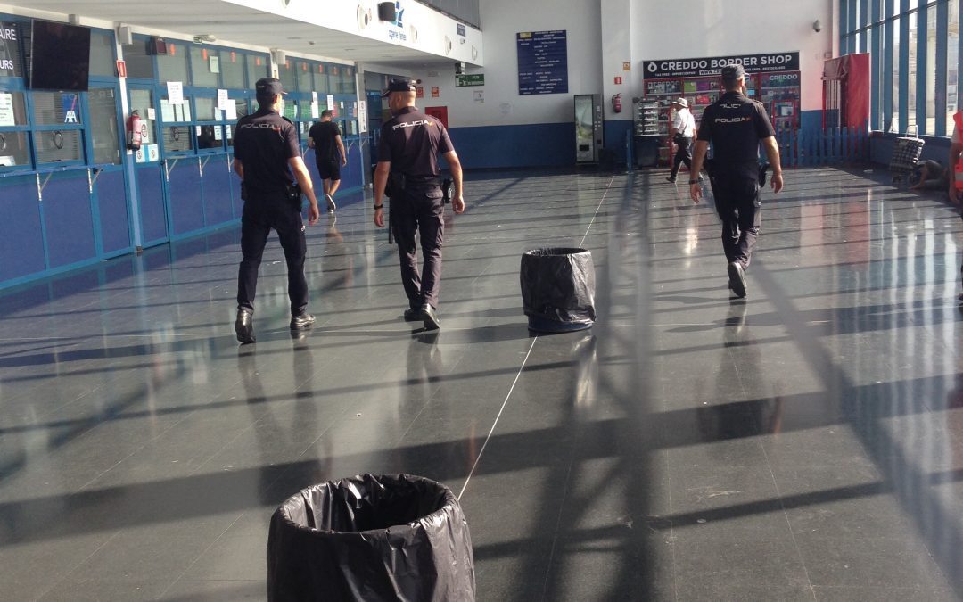 La Policía Nacional detiene a dos jóvenes que intentaron robar a dos marineros en la zona del puerto de Alicante
