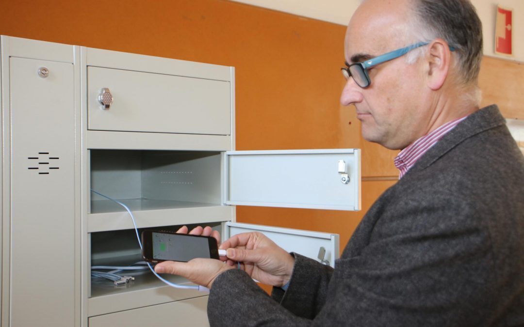 Estudiantes de la UA podrán recargar sus teléfonos móviles en los aularios