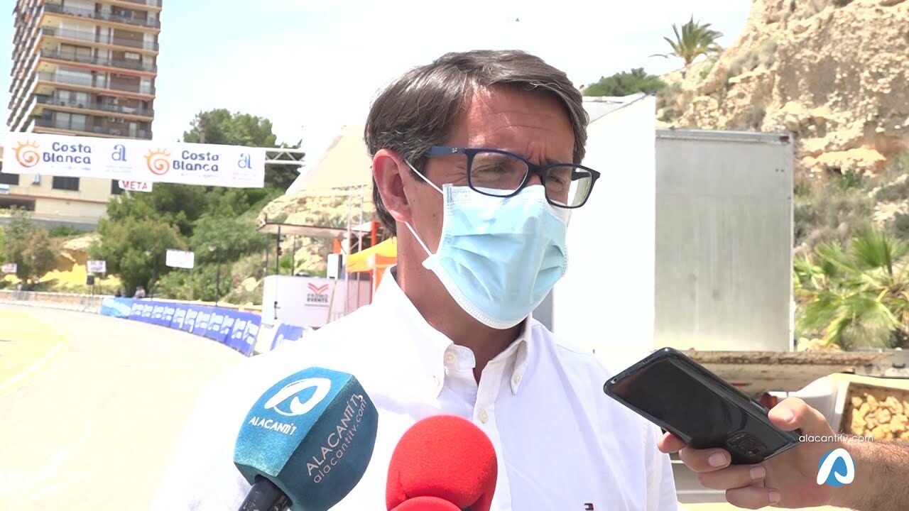 El Campello vive un desenlace espectacular de la Vuelta Ciclista a Alicante