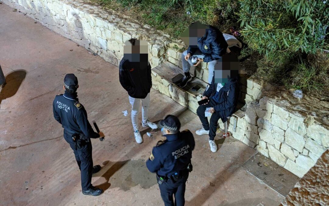 La Policía disuelve un botellón y cuatro fiestas en pisos en Alicante