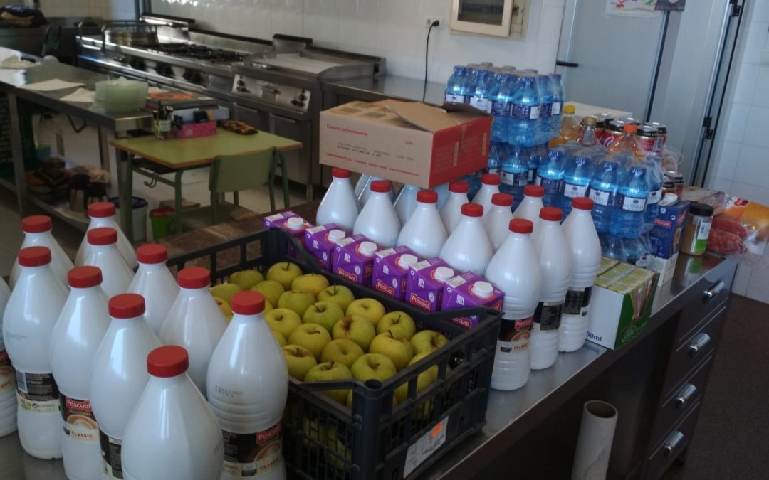 El Colegio Público «El Vincle» se suma a la donación de alimentos para personas vulnerables