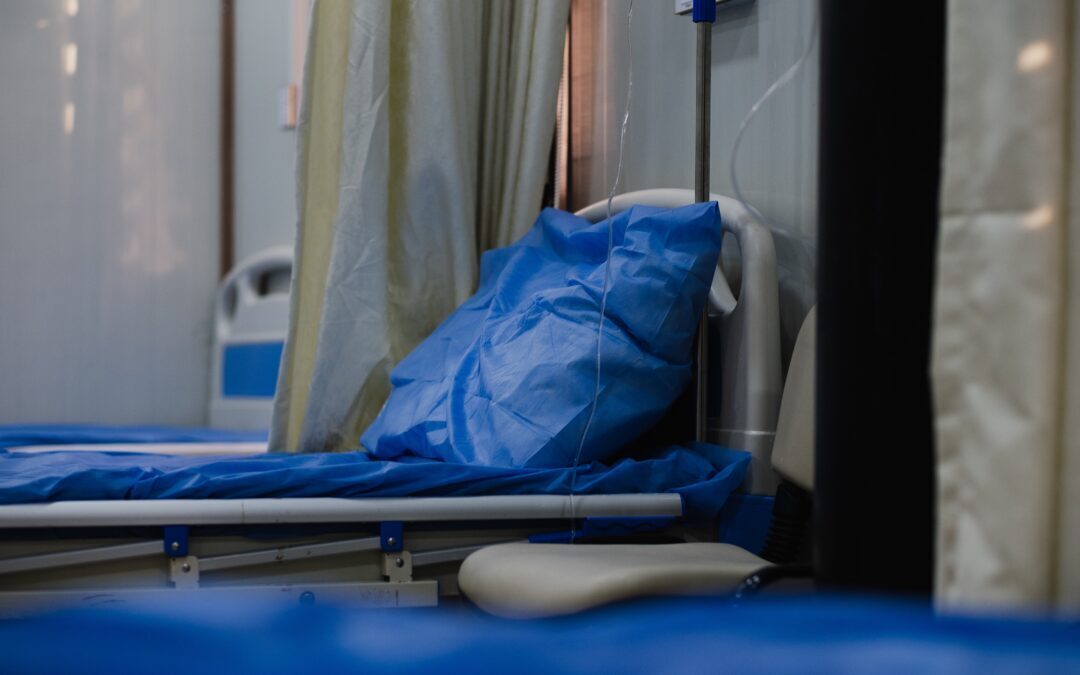 El número de pacientes ingresados por coronavirus se ha reducido casi un 30% esta semana