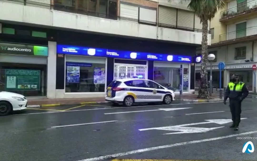 La Policía Local de Alicante realiza controles dentro del transporte público