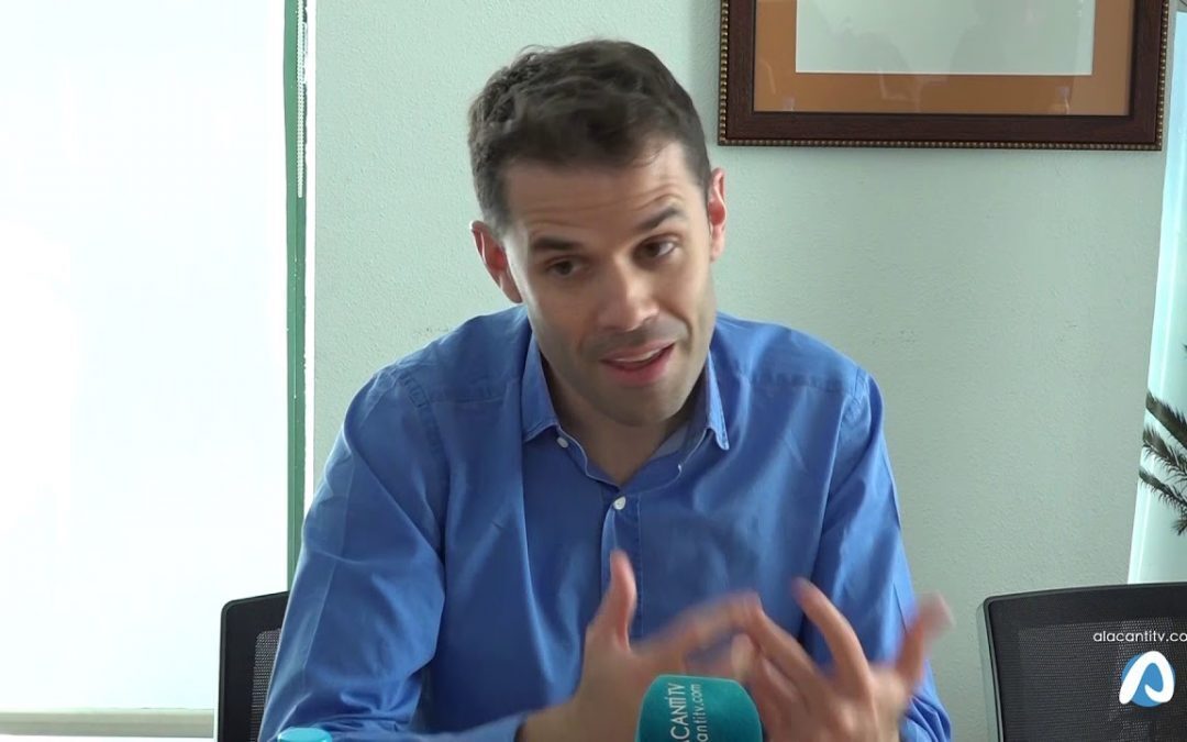 Carlos Hernández visita la Universidad de Alicante