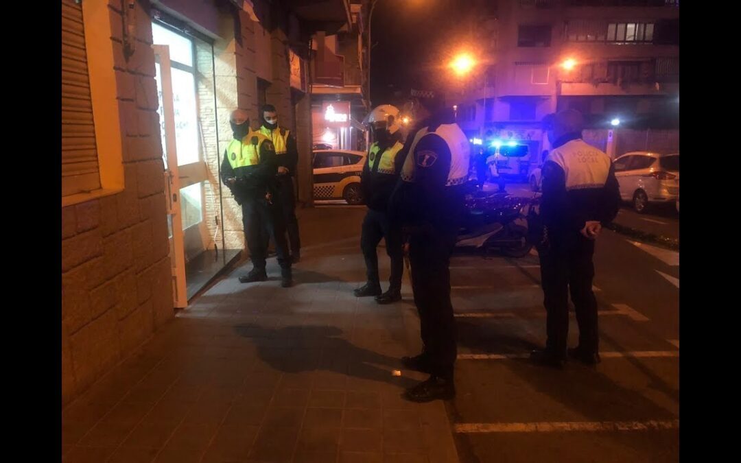 Denunciados dos locales por incumplir el horario y permitir clientes sin mascarillas y fumando