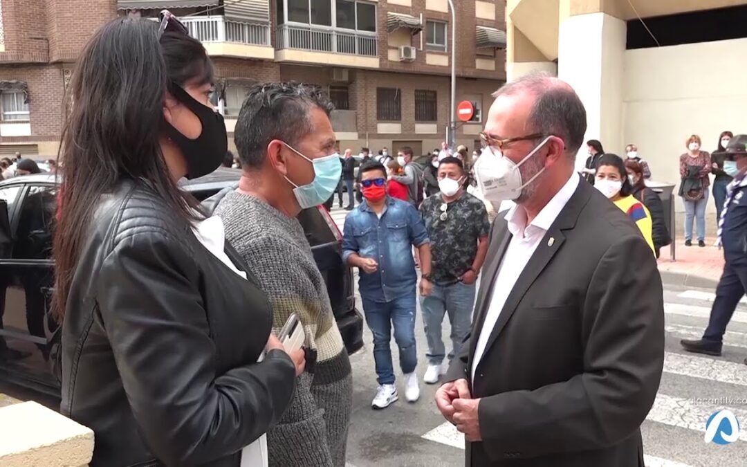Silencio y dolor en El Campello por la joven fallecida tras ser apuñalada