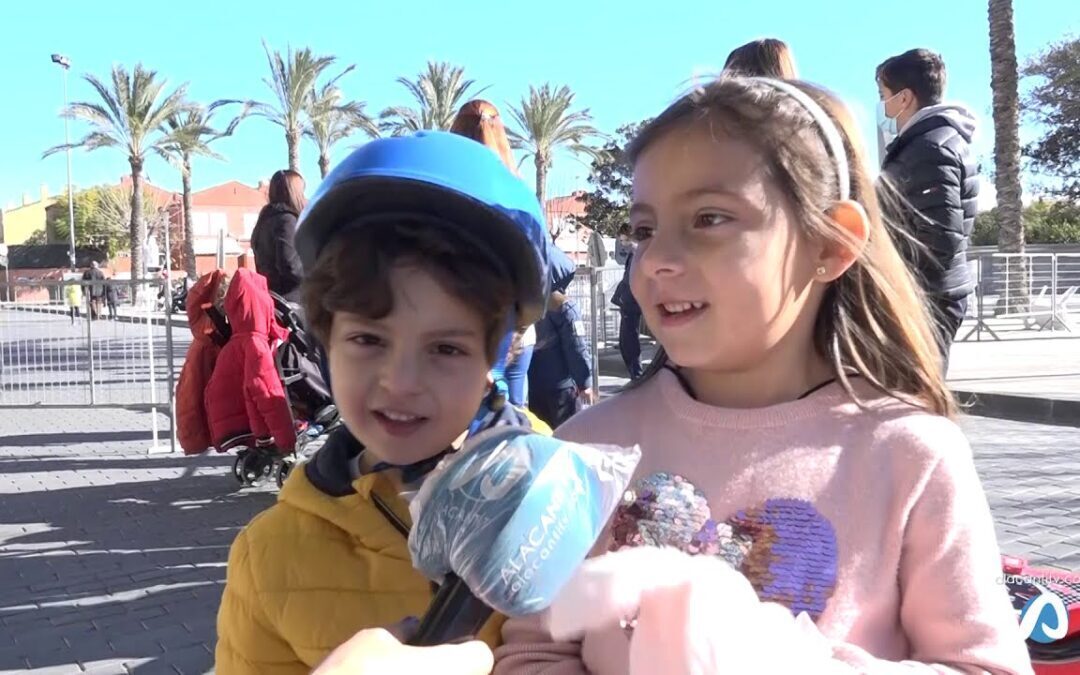 Los niños de Sant Joan d’Alacant reciben a lo grande a los Reyes