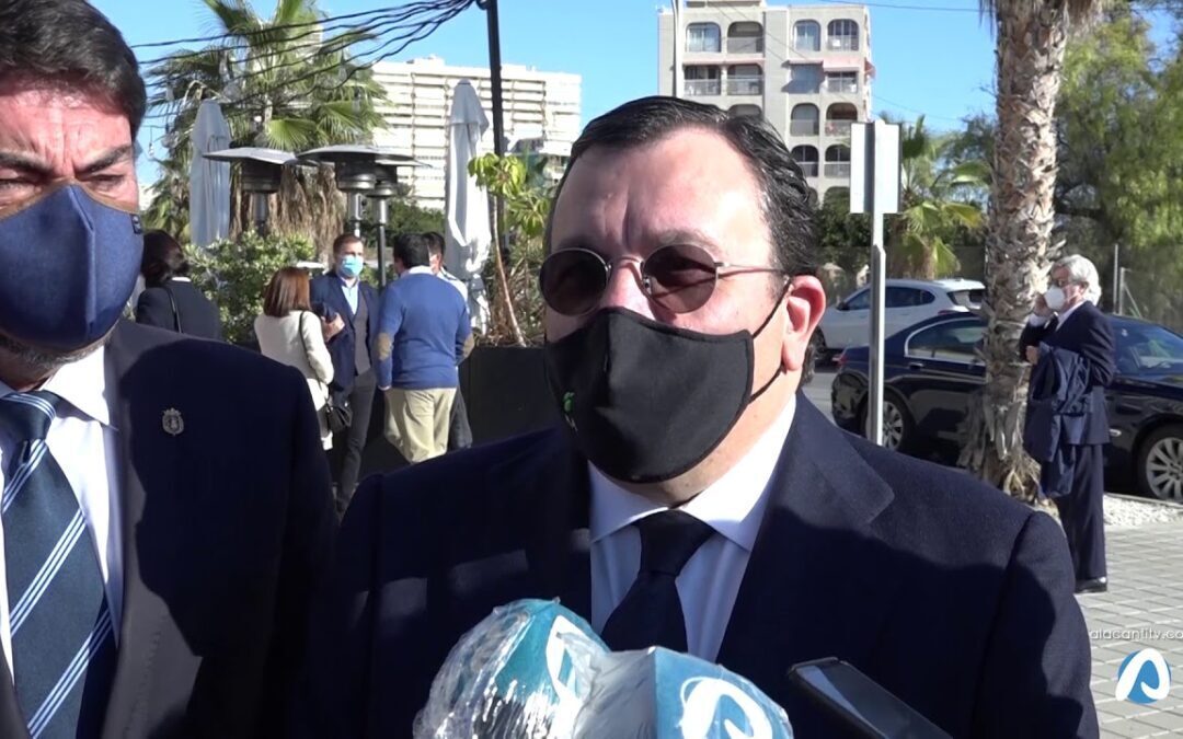 El Ayuntamiento de Alicante homenajea a Joaqui?n Arias con una avenida