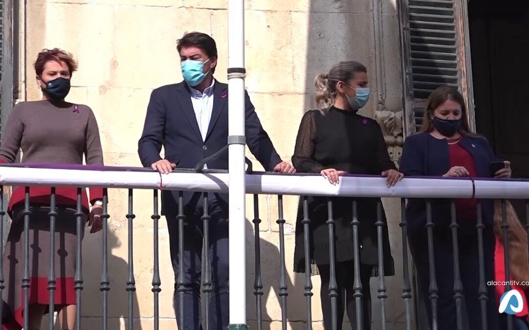 Alicante celebra el 25N con un acto institucional, pancarta y minuto de silencio