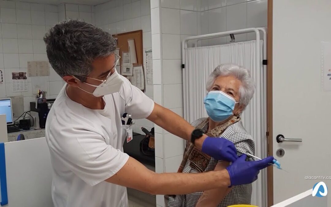 El centro de salud de Babel, primero en vacunar a mayores de 90 años en Alicante
