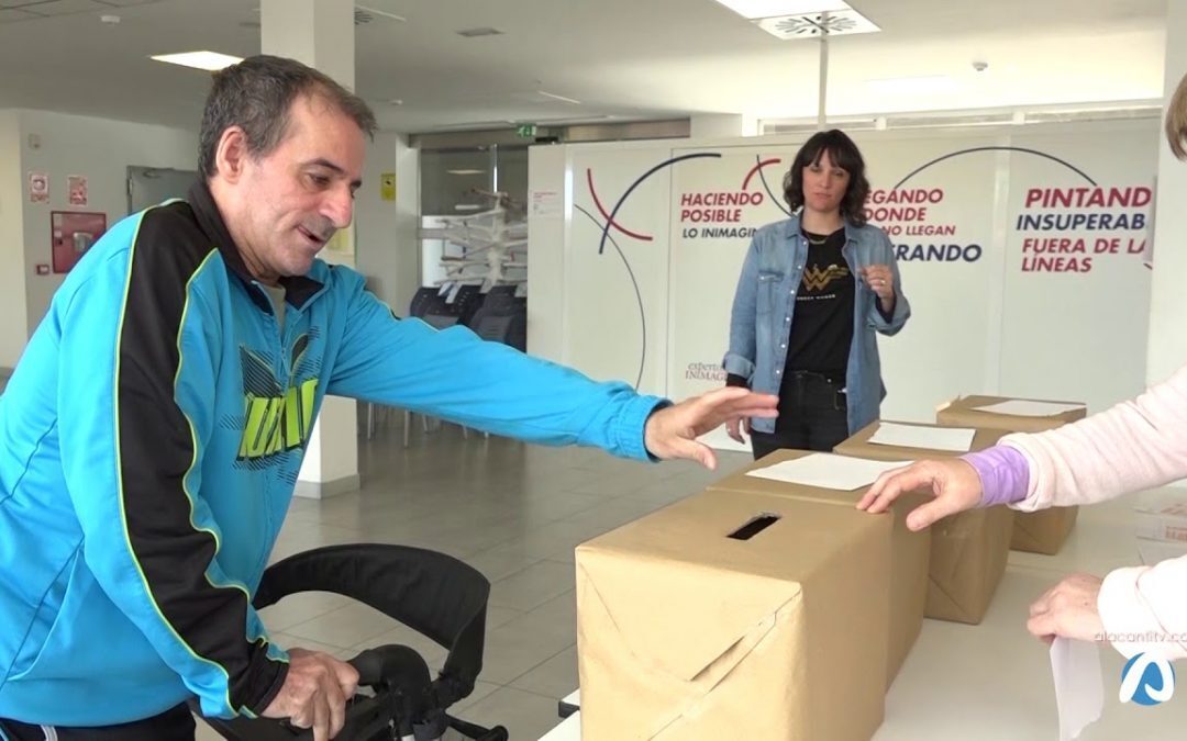 Papeletas y urnas para la Comunidad Valencia