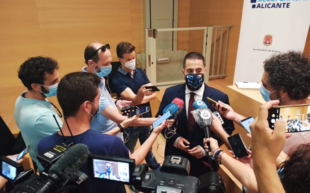 El portavoz del grupo municipal de VOX llama «HDP» a Pedro Sánchez