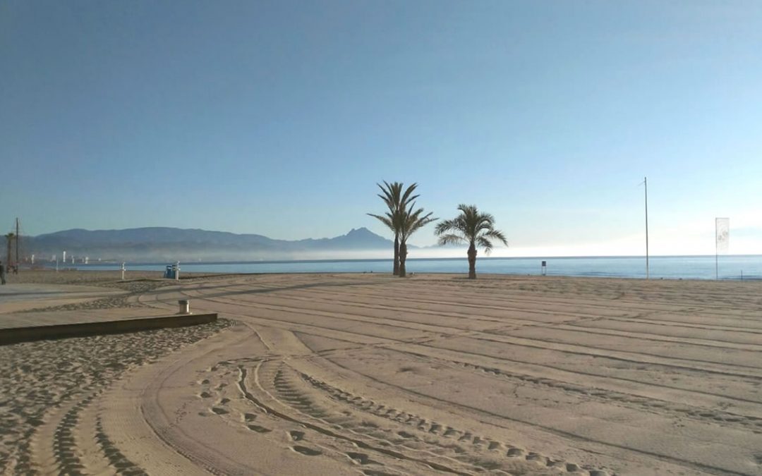 El sol y la playa hacen de este día «Blue Monday» menos triste en Alicante