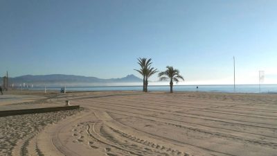 El sol y la playa hacen de este día «Blue Monday» menos triste en Alicante