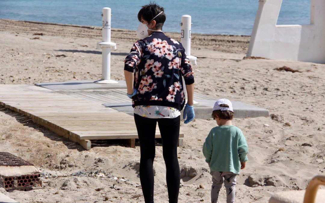 El Campello activa a partir de hoy un dispositivo especial en las playas para los paseos con niños
