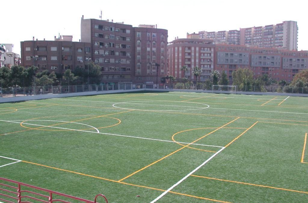 El Ayuntamiento habilitará el campo de fútbol de San Blas para atender la higiene de personas sin hogar