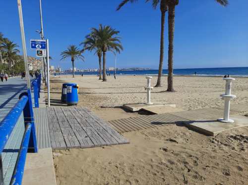 Alicante abre la temporada de playas con el servicio de Salvamento y Socorrismo