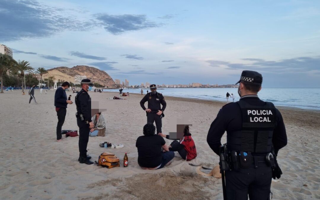 La Policía Local disuelve 20 fiestas en pisos y tres botellones