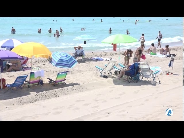 Desde el domingo El Campello está retirando los enseres de las playas