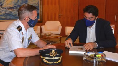 El alcalde recibe al Comisario del Cuerpo Nacional de Policía