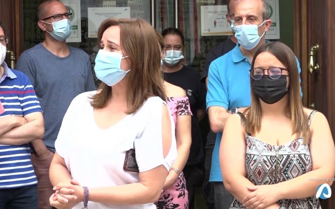 Xixona guarda un minuto de silencio por las niñas de Tenerife