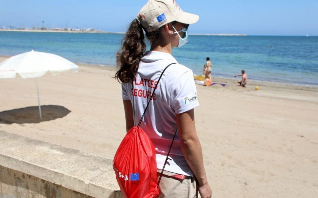 El Campello contrata este verano a 25 jóvenes como auxiliares de playas