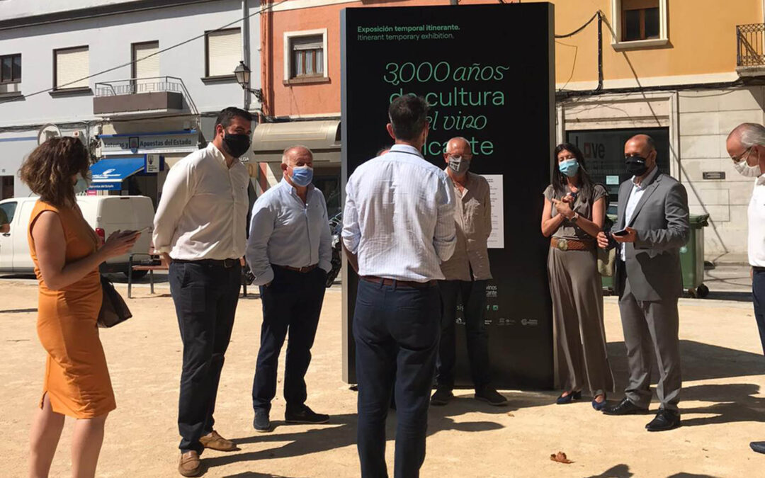 La Diputación impulsa la exposición itinerante ‘3.000 años de cultura del vino en Alicante’