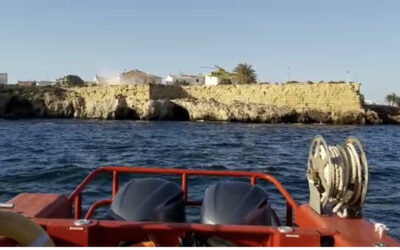 La Policía y los Bomberos rescatan a una persona herida en la isla de Tabarca