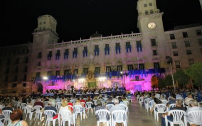 Alicante rinde honores a la Virgen del Remedio en una emocionante Alborada