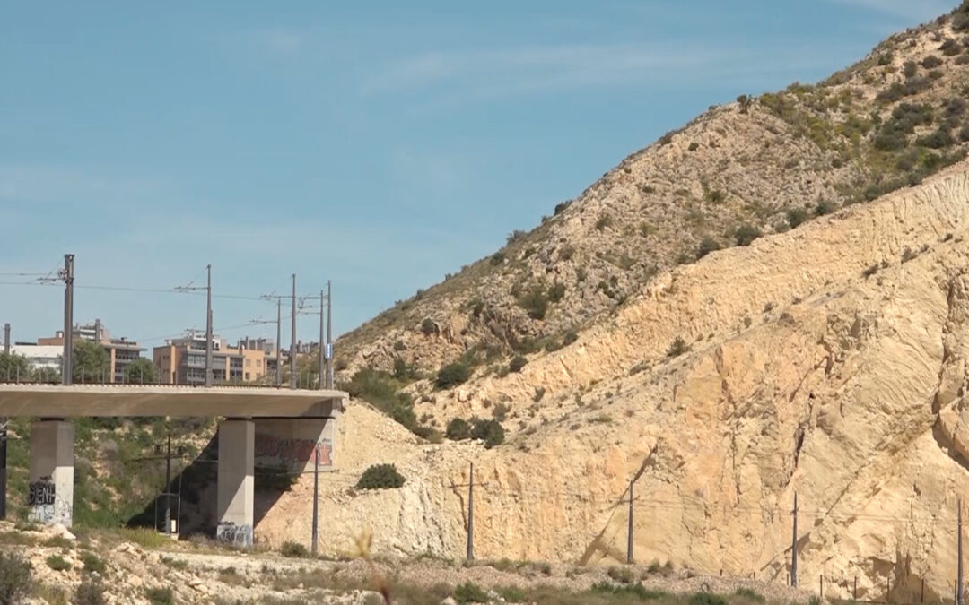 Alicante cierra las parques de Serra Grossa y Monte Orgegia por alto riesgo de incendio