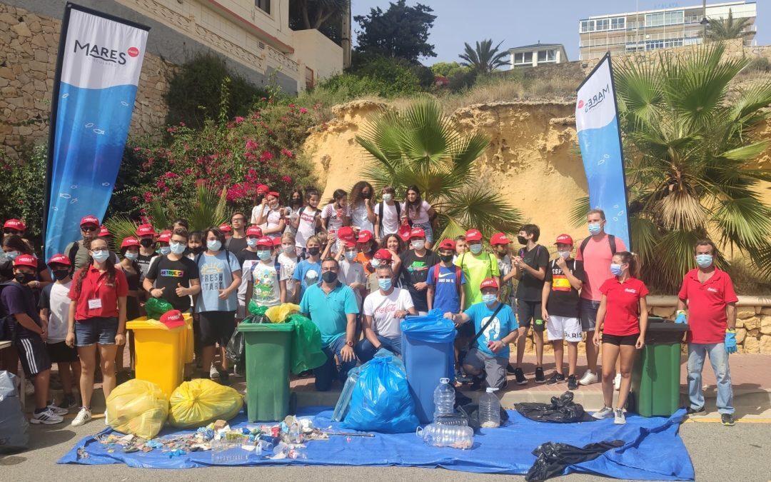 ‘Mares Circulares’ retira 70 kilos de residuos de las playas de El Campello