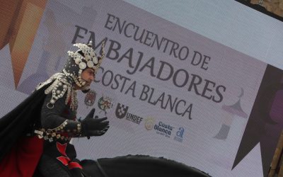 El castillo de Santa Bárbara alberga el I Encuentro de Embajadores Costablanca de Moros y Cristianos