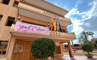 El Campello, contra el cáncer de mama: lazo rosa y una web con consejos